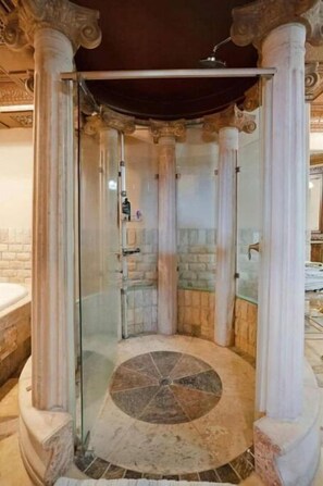 Spa - Amazing Spacious Castle House! (Los Lunas)