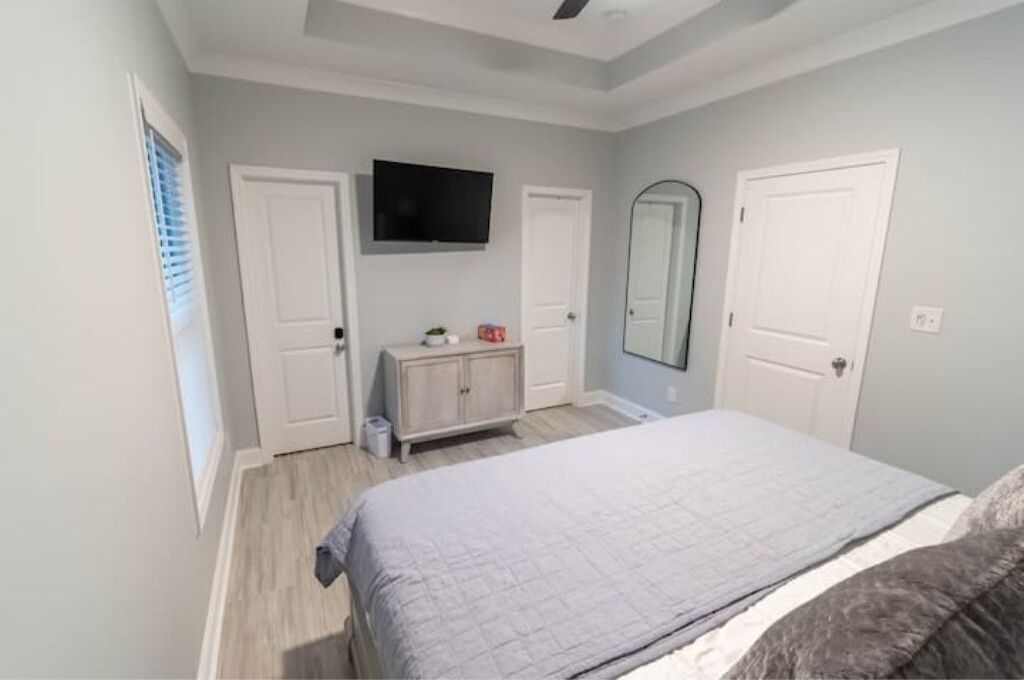 1 bedroom, in-room safe, desk, iron/ironing board