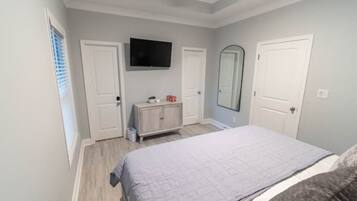 1 bedroom, in-room safe, desk, iron/ironing board