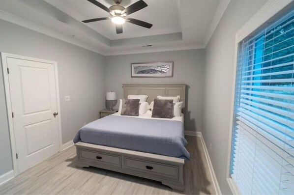 1 bedroom, in-room safe, desk, iron/ironing board