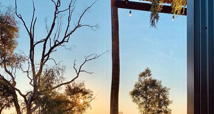 Romantic Sunset Cabin set on 25 acre farmstay 5 mins from Mudgee wineries