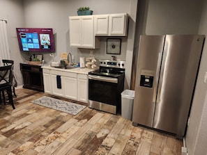 Luxury Room | Private kitchen - Villa Luna Hotel (Eagle Pass)