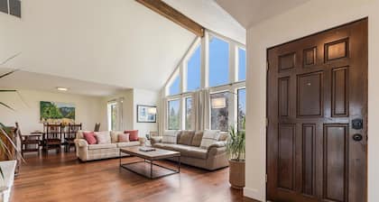 Stunning New Listing - Beckham Estate Vineyard Guesthouse