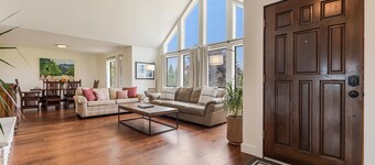 Stunning New Listing - Beckham Estate Vineyard Guesthouse