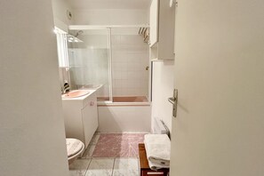 Combined shower/bathtub, hair dryer, towels - Appartement de Rêve Avec Vue sur la Baie de Somme - Idéal Pour 4 Personnes (Le Crotoy)