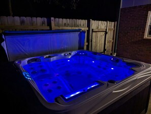 Outdoor spa tub - Bent Creek Bungalow - Hot Tub, Ping Pong, Foosball, Firepit, and more! (Asheville)