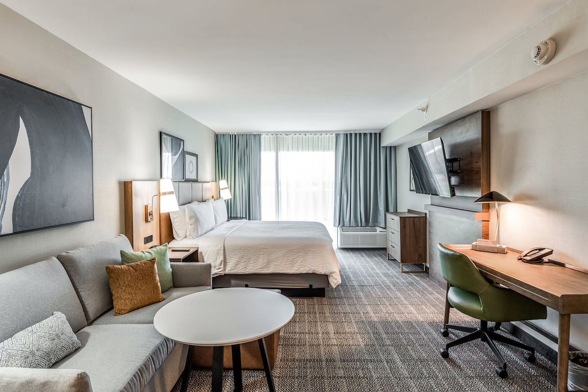 studio suite, 1 king bed, kitchen | 1 bedroom, premium bedding, pillow-top beds, in-room safe