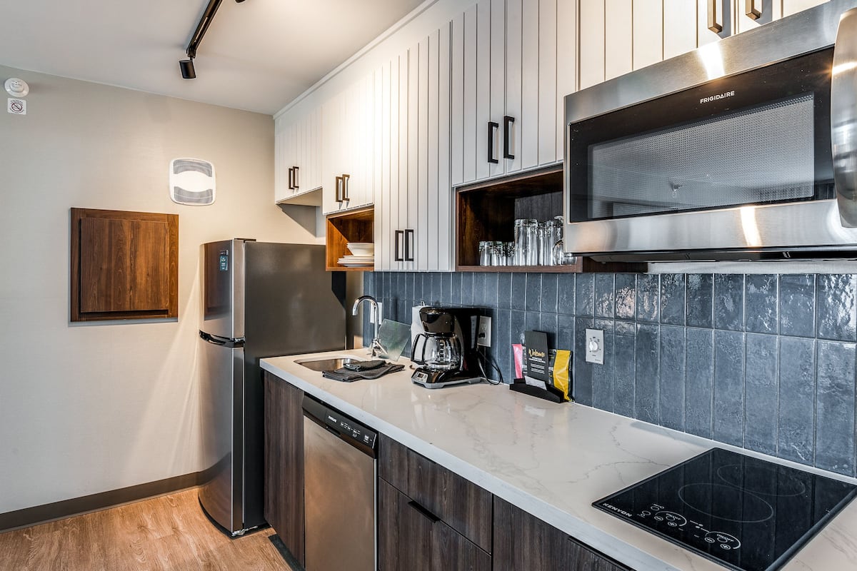 studio suite, 1 king bed, kitchen | 1 bedroom, premium bedding, pillow-top beds, in-room safe