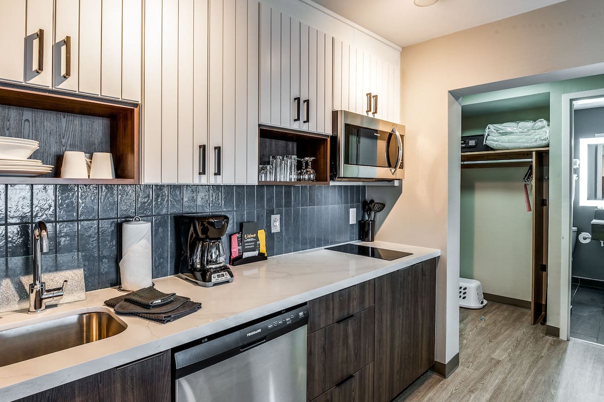 1 bedroom, premium bedding, pillow-top beds, in-room safe