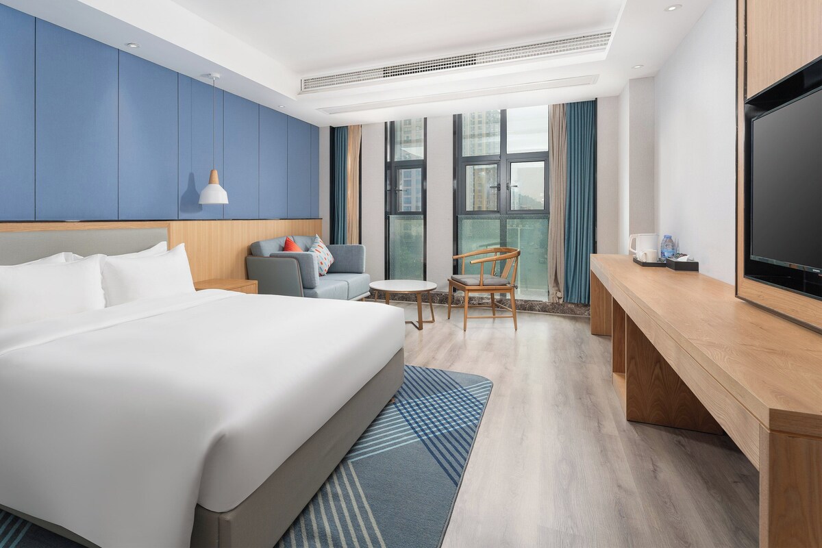 Premium bedding, down comforters, desk, laptop workspace