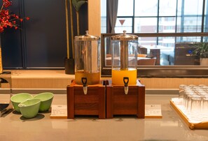 Free daily buffet breakfast - Holiday Inn Express Heze City Center by IHG (Heze)