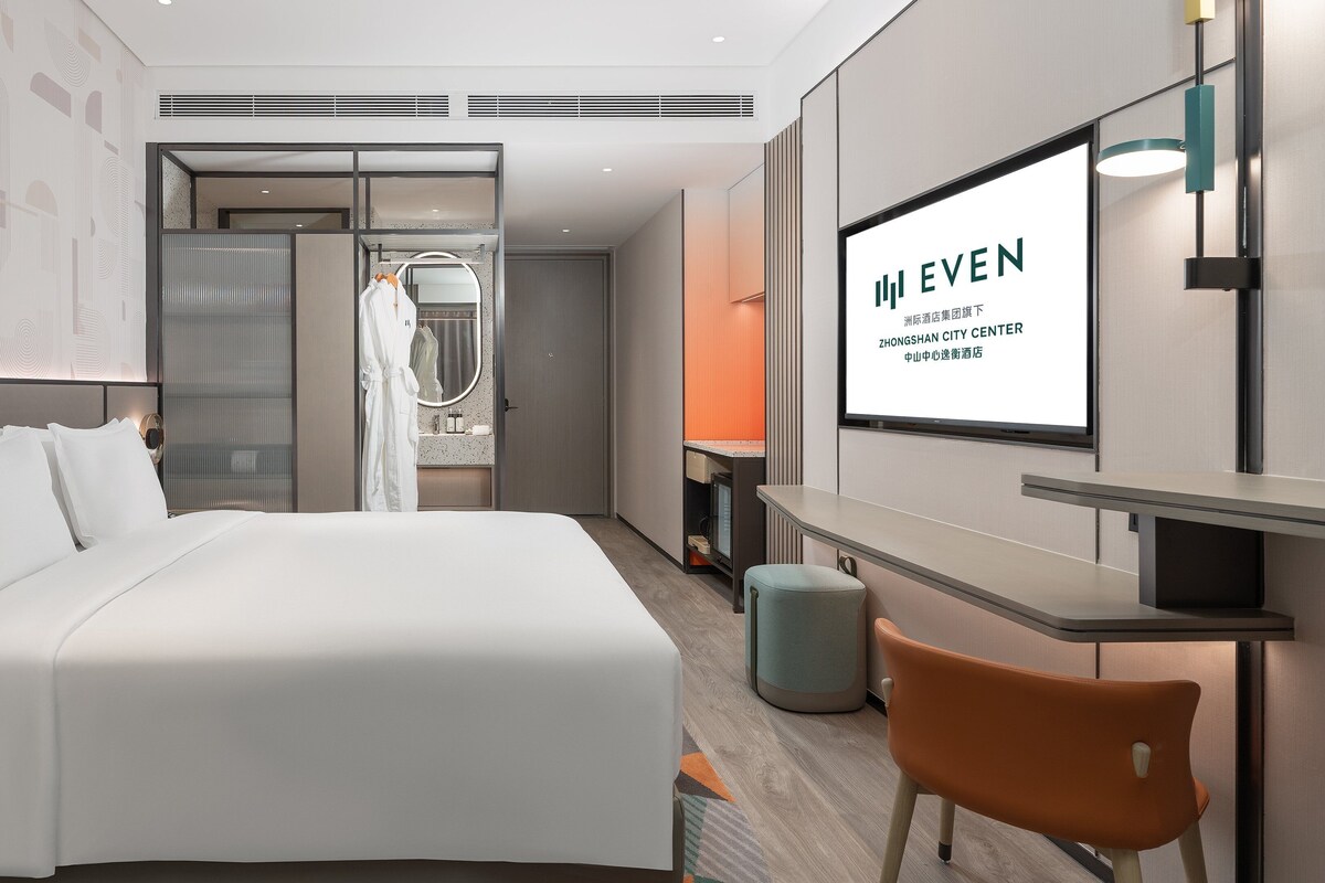 Standard Room, 1 King Bed | Premium bedding, down duvets, in-room safe, desk