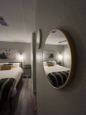 2 chambres, fer et planche à repasser, Wi-Fi gratuit, draps fournis