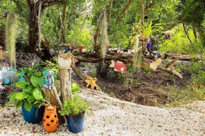 Property grounds - Charming Sanibel Island Home Minutes From The Beach - Catch of the Day (Sanibel)