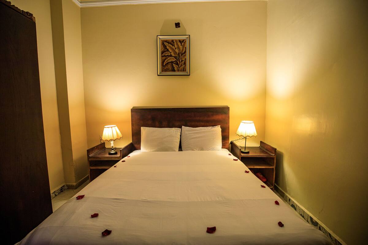 Deluxe Room | Premium bedding, down comforters, pillowtop beds, in-room safe