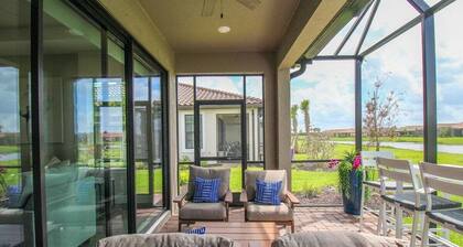 Bright and airy waterfront villa in the Esplanade - Golf Course Access - Sunny Retreat