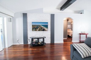 3 bedrooms, iron/ironing board, free WiFi, bed sheets - Chic 3 BR Private Pool Home in Lehigh Acres - The Grand Villa (Lehigh Acres)