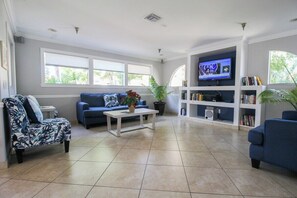 Smart TV - Resort-style living near IMG, Anna Maria Island, and Bradenton Beach - Florida Dreams (Bradenton)