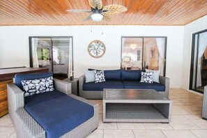 Smart TV - Elegant 3 BR/2 BA Private Pool Home - Florida Oasis (Palmetto)