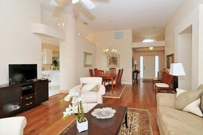 TV, DVD player, offices - Lakefront 3/2 home in the University Park Country Club - Pardon Us Golf (Bradenton)