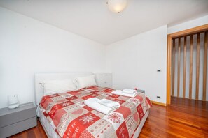 1 bedroom, iron/ironing board, internet, bed sheets