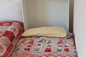 1 bedroom, iron/ironing board, internet, bed sheets