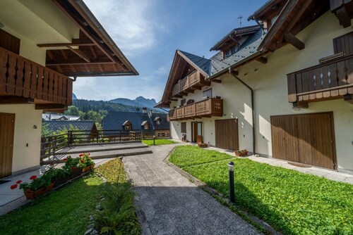 GuestHost - Comfortable two-storey apartment for 5 people, located in Tarvisio. The accommodation is equipped with every comfort, including a balcony and a garden.*Availability of a carport reserved for guests*Tarvisio is the strategic point if you want 