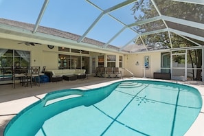A heated pool - Spacious 3/2 waterfront pool home in Port Charlotte - Scenic Solitude (Port Charlotte)
