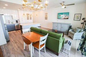 Smart TV - 1 BR Condo Downtown Sarasota - Close To Beaches - Enjoy Sarasota (Sarasota)
