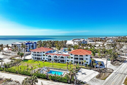 Sanibel Island condo | Steps from the beach - Breakers West C3