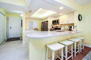 Fridge, microwave, oven, stovetop - Gorgeous Gulf views await you from this Sanibel Island condo - Loggerhead Cay #183 (Sanibel)