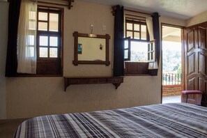 四人房 | 熨斗/熨板、床单