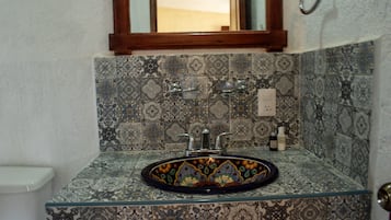 Quadruple Room | Bathroom | Shower, towels, soap, shampoo