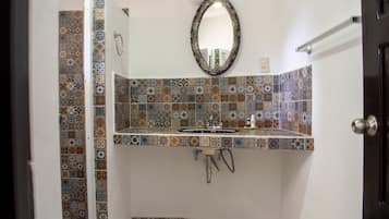 Ducha, toallas, jabón, shampoo