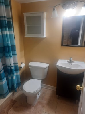 Handtücher, Seife, Toilettenpapier