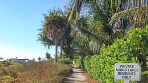 A dirt path with a sign indicating it is private property for Murex Lakes residents only. - Spacious 3/2 pool home on Sanibel Island - 10 min walk to beach - Lily Pad (Sanibel)