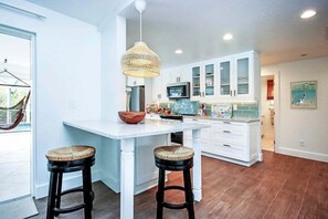 Fridge, microwave, oven, stovetop - Spacious island retreat with pool | Minutes to the beach - Blue Heron in Sanibel (Sanibel)