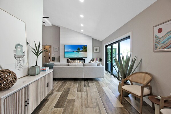 Smart TV, caminetto