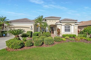 Exterior - Gorgeous 3/3 private lakefront pool home - Irynas Dream (Bradenton)