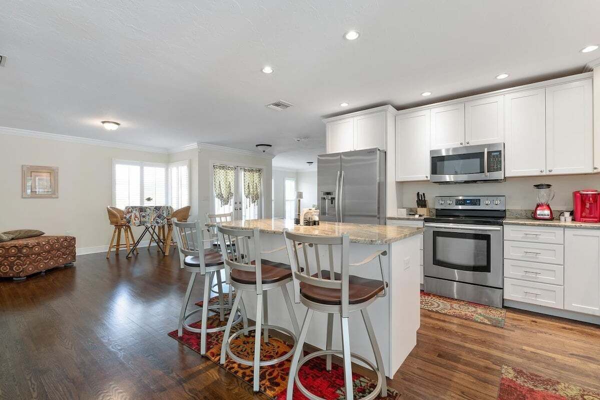 冰箱、微波炉、烤箱、炉灶