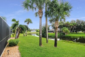 Property grounds - Bright & airy - Canal front retreat with pool - Royal Oasis (Rotonda West)