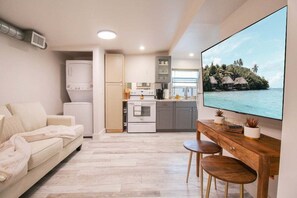 Smart TV - Delightful 3BR Downtown Sarasota - The White Pearl (Sarasota)