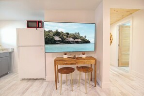 Interior - Delightful 3BR Downtown Sarasota - The White Pearl (Sarasota)