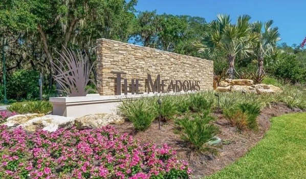 Property grounds - Charming 2 BR/ 2BA condo in The Meadows community - Off the Beachin' Path (Sarasota)