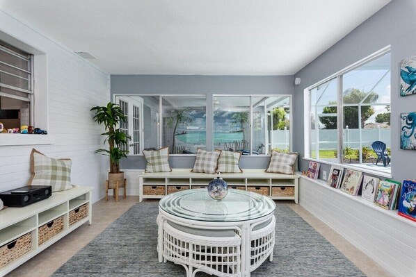 Interior - Immaculate 4/2 pool home in Village Green near Anna Maria Island - Southern Exposure (Bradenton)