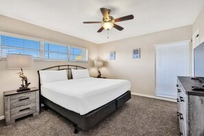 2 室のベッドルーム、WiFi (無料)、ベッドシーツ