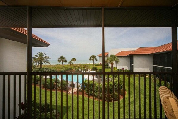 Property grounds - Breathtaking beach views await from this 2BR 2nd floor condo on Longboat Key The Beach Fact Oar (Longboat Key)
