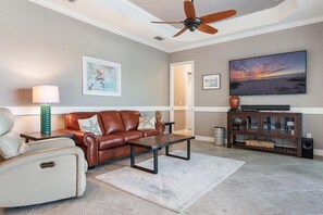 Smart TV - Gorgeous lakefront pool home with golf coarse view - Birdie (Lakewood Ranch)