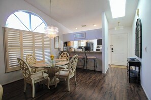 Dining - Charming 2 BR home 5 minutes from Anna Maria Island - Don't Worry Beach Happy (Bradenton)