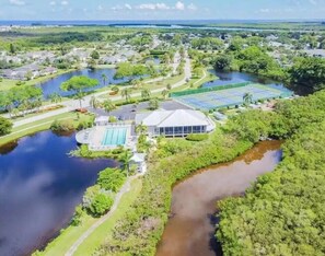 Exterior - Charming 2 BR home 5 minutes from Anna Maria Island - Don't Worry Beach Happy (Bradenton)